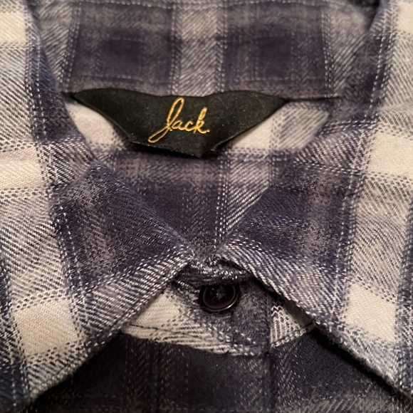 Cute flannel layering tops from Jack by BBDakota! - Picture 2 of 4